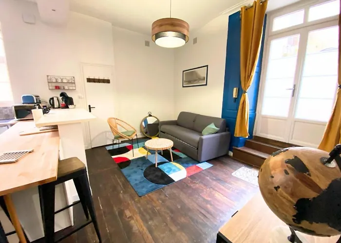 La Liberte - - La Conciergerie. * Poitiers